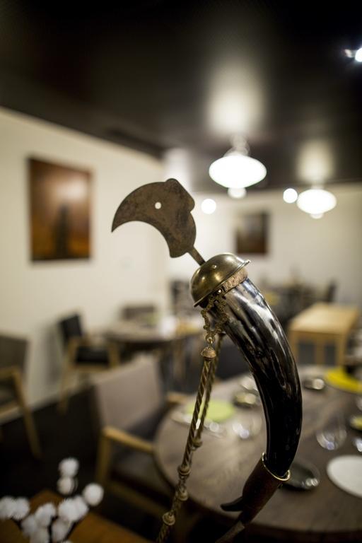 Aux Terrasses Hotel Турню Екстериор снимка
