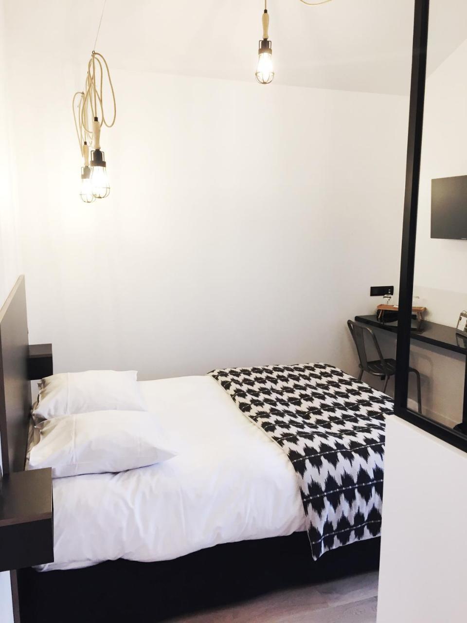 Aux Terrasses Hotel Турню Екстериор снимка