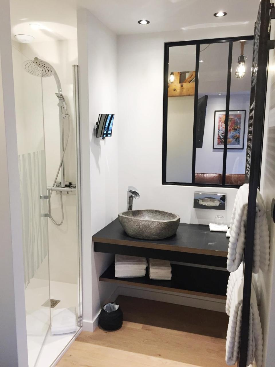 Aux Terrasses Hotel Турню Екстериор снимка